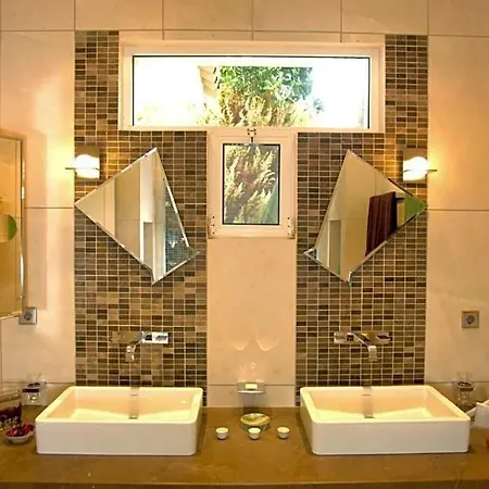 Alem Sleeps 12 Pool Air Con Wifi Villa *