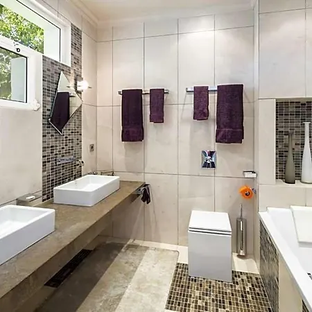 Villa Alem Sleeps 12 Pool Air Con Wifi