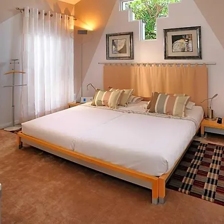 Alem Sleeps 12 Pool Air Con Wifi Villa *